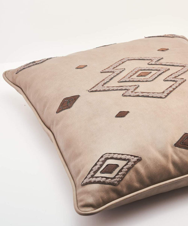 The Wire Cushion l Kinzzi Collection l Home and Decor l Kinzzi